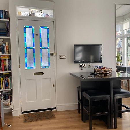 Interior Designed Flat Near Kew Botanical Gardens Apartment Londra Exterior foto