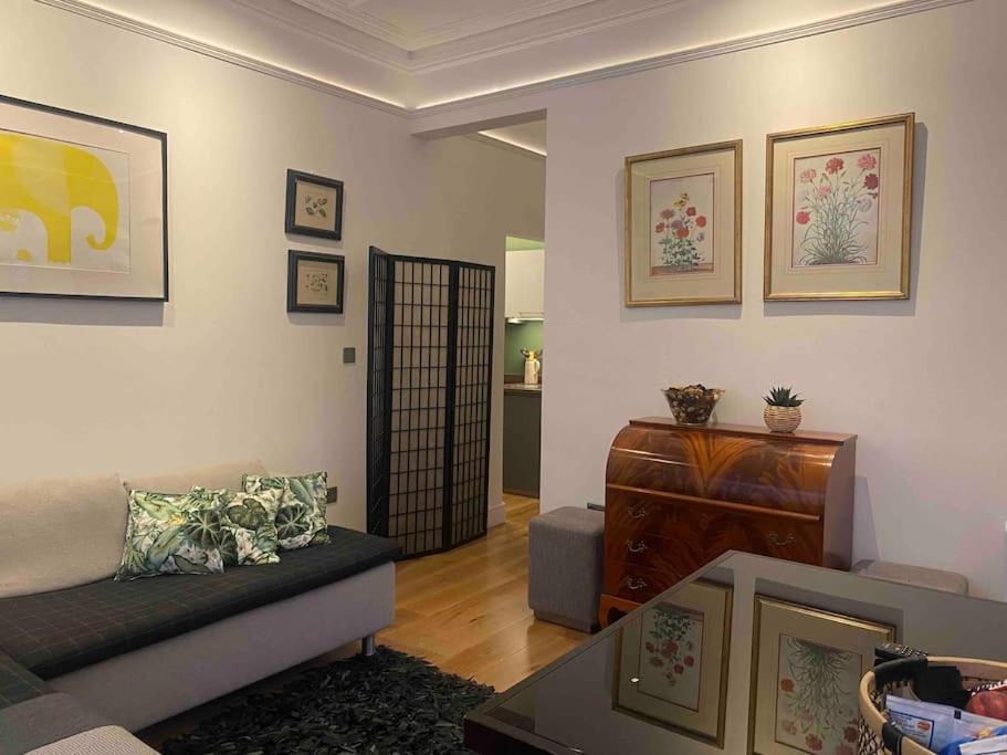Interior Designed Flat Near Kew Botanical Gardens Apartment Londra Exterior foto