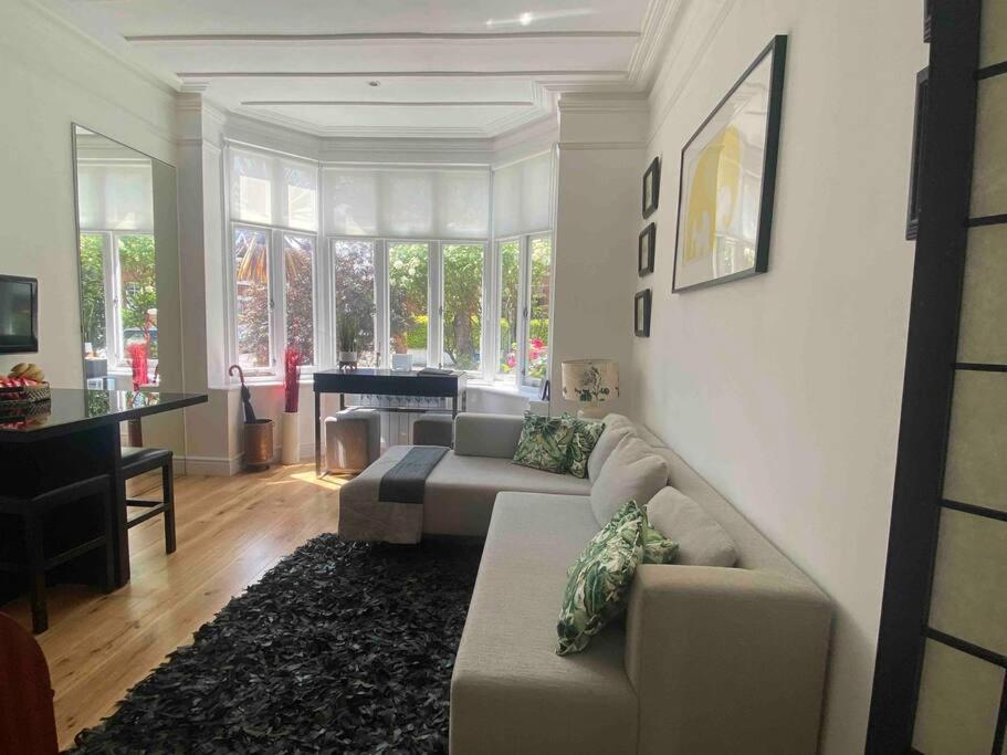 Interior Designed Flat Near Kew Botanical Gardens Apartment Londra Exterior foto